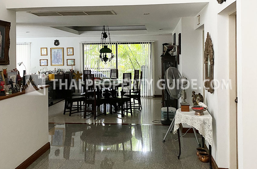 House with Private Pool in Nichada Thani 